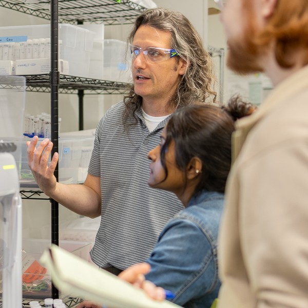 Keith MacRenaris works with students in the MGI 991 