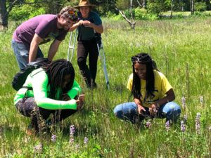 Image of Linsey Kemmerling in the field with other students