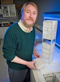 Image of Rich Lenski in the lab