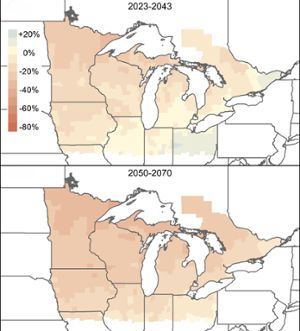 Two maps stacked vertically of the northern U.S. and southern Canada show projected changes in monarch butterfly populations. 
